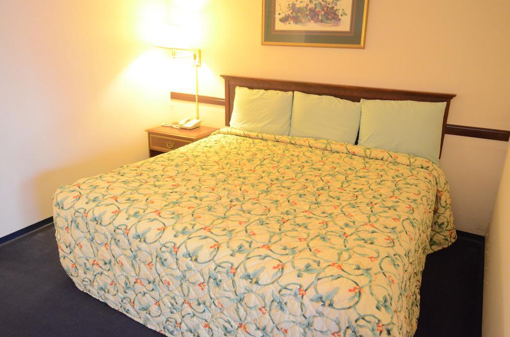 Bear Creek Inn Addicks Room photo