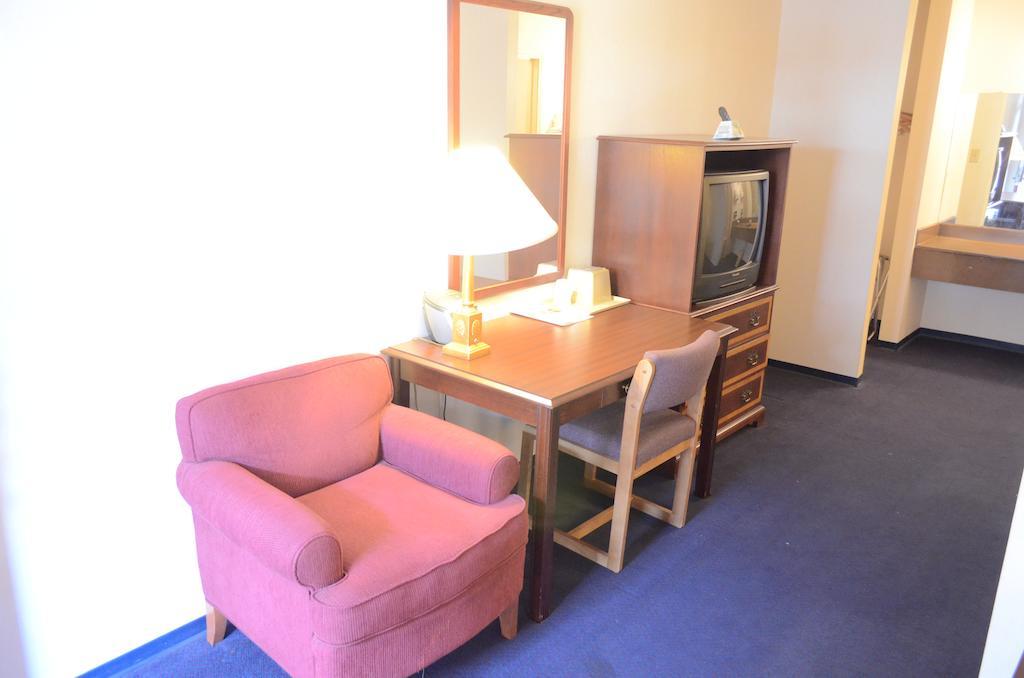 Bear Creek Inn Addicks Room photo