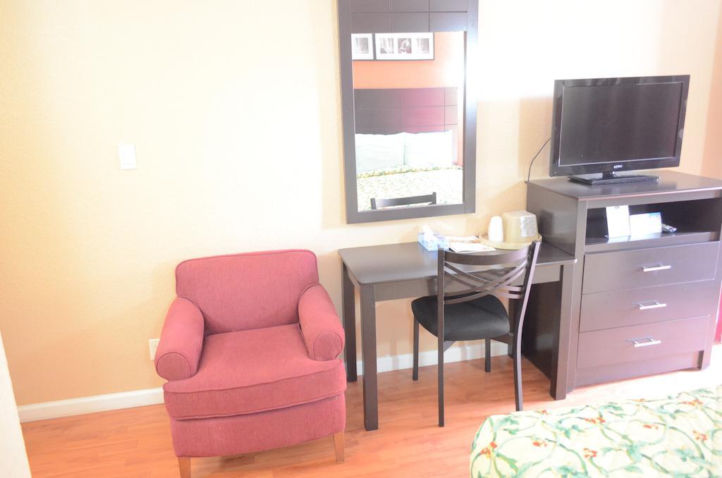 Bear Creek Inn Addicks Room photo